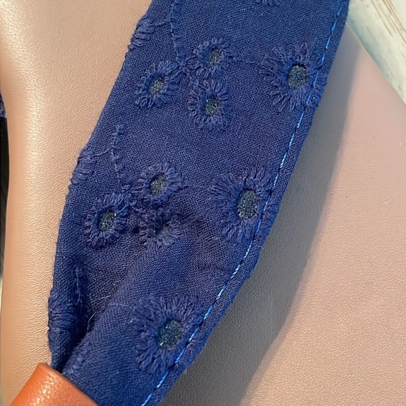 TORRID Women's Blue Eyelet Flip Flops Sandals 8ww extra wide width Slip On - Picture 2 of 8